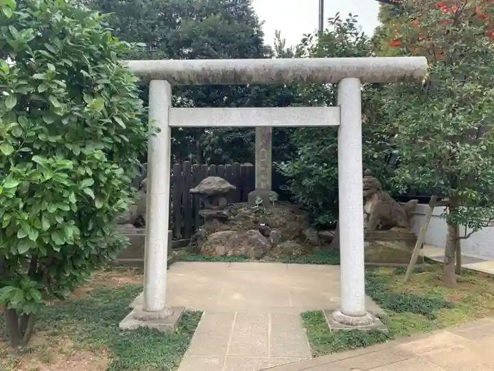 穴八幡宮の鳥居