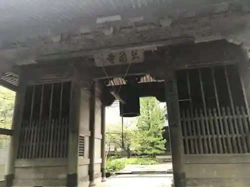 三角寺の山門