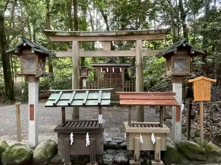 大神神社の{uncategorized: "未分類", other: "その他", undefined: "問題あり", building: "その他建物", grave: "お墓", sacred_gate: "鳥居", guardian: "狛犬", statue: "像", buddha: "仏像", history: "歴史", nature: "自然", garden: "庭園", animal: "動物", pagoda: "塔", temizu: "手水舎", mountain_gate: "山門・神門", sanctuary: "本殿・本堂", subordinate: "末社・摂社", art: "芸術", scenery: "景色", jizo: "地蔵", ema: "絵馬", goshuin: "御朱印", omikuji: "おみくじ", items: "授与品その他", amulet: "お守り", goshuincho: "御朱印帳", eats: "食事", festival: "お祭り", votive_dance: "神楽", shichigosan: "七五三参", wedding: "結婚式", experience: "体験その他", initially: "初詣", around: "周辺", anti_infection: "感染症対策"}