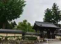 誕生寺の山門・神門