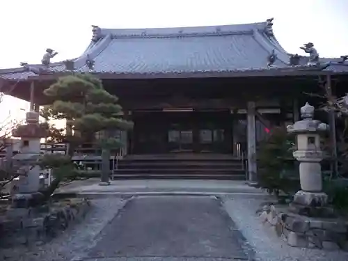 願成寺の本殿・本堂