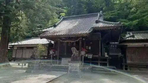 白瀧神社の本殿・本堂