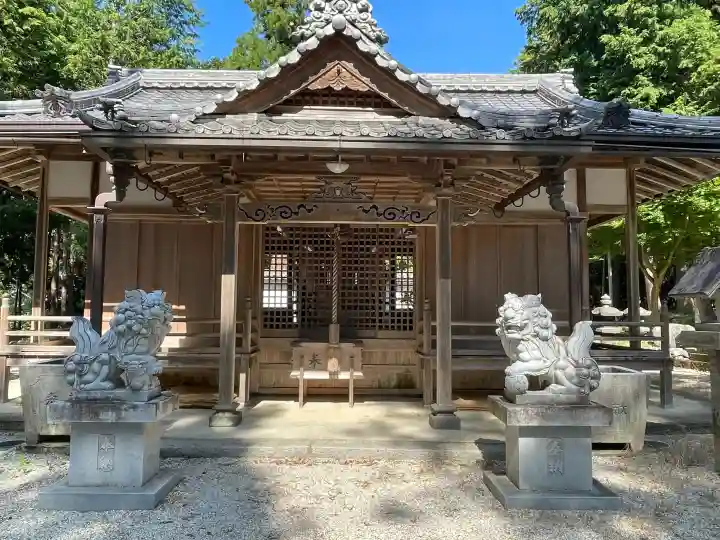 春日神社の{uncategorized: "未分類", other: "その他", undefined: "問題あり", building: "その他建物", grave: "お墓", sacred_gate: "鳥居", guardian: "狛犬", statue: "像", buddha: "仏像", history: "歴史", nature: "自然", garden: "庭園", animal: "動物", pagoda: "塔", temizu: "手水舎", mountain_gate: "山門・神門", sanctuary: "本殿・本堂", subordinate: "末社・摂社", art: "芸術", scenery: "景色", jizo: "地蔵", ema: "絵馬", goshuin: "御朱印", omikuji: "おみくじ", items: "授与品その他", amulet: "お守り", goshuincho: "御朱印帳", eats: "食事", festival: "お祭り", votive_dance: "神楽", shichigosan: "七五三参", wedding: "結婚式", experience: "体験その他", initially: "初詣", around: "周辺", anti_infection: "感染症対策"}