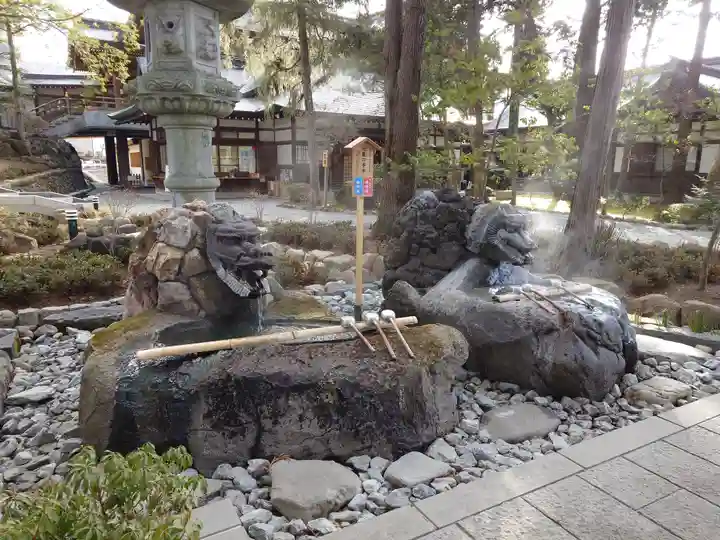 諏訪大社下社秋宮(長野県)