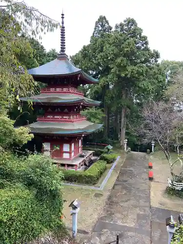 目の霊山　油山寺の塔