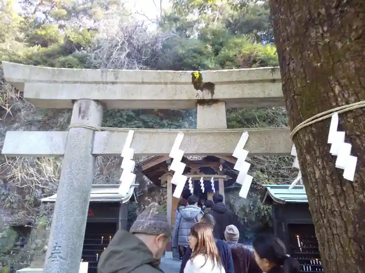 銭洗弁財天宇賀福神社の末社・摂社