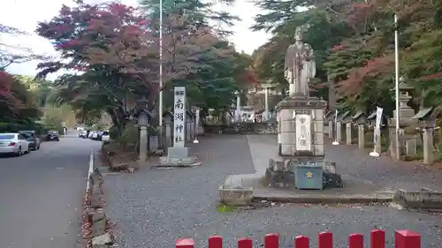 南湖神社の像