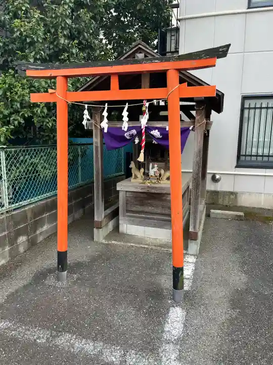 稲荷神社の{uncategorized: "未分類", other: "その他", undefined: "問題あり", building: "その他建物", grave: "お墓", sacred_gate: "鳥居", guardian: "狛犬", statue: "像", buddha: "仏像", history: "歴史", nature: "自然", garden: "庭園", animal: "動物", pagoda: "塔", temizu: "手水舎", mountain_gate: "山門・神門", sanctuary: "本殿・本堂", subordinate: "末社・摂社", art: "芸術", scenery: "景色", jizo: "地蔵", ema: "絵馬", goshuin: "御朱印", omikuji: "おみくじ", items: "授与品その他", amulet: "お守り", goshuincho: "御朱印帳", eats: "食事", festival: "お祭り", votive_dance: "神楽", shichigosan: "七五三参", wedding: "結婚式", experience: "体験その他", initially: "初詣", around: "周辺", anti_infection: "感染症対策"}
