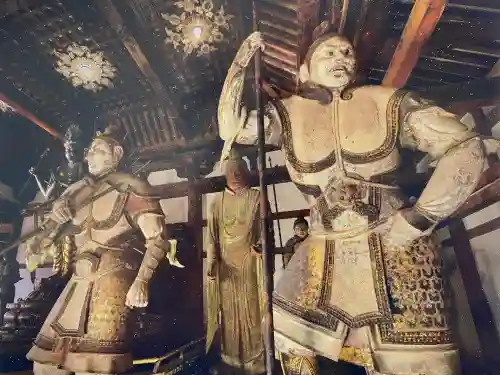 東大寺 法華堂（三月堂）の像