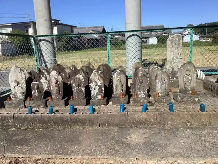 楽田原の三十三間堂の地蔵