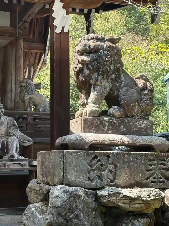 三尾神社の{uncategorized: "未分類", other: "その他", undefined: "問題あり", building: "その他建物", grave: "お墓", sacred_gate: "鳥居", guardian: "狛犬", statue: "像", buddha: "仏像", history: "歴史", nature: "自然", garden: "庭園", animal: "動物", pagoda: "塔", temizu: "手水舎", mountain_gate: "山門・神門", sanctuary: "本殿・本堂", subordinate: "末社・摂社", art: "芸術", scenery: "景色", jizo: "地蔵", ema: "絵馬", goshuin: "御朱印", omikuji: "おみくじ", items: "授与品その他", amulet: "お守り", goshuincho: "御朱印帳", eats: "食事", festival: "お祭り", votive_dance: "神楽", shichigosan: "七五三参", wedding: "結婚式", experience: "体験その他", initially: "初詣", around: "周辺", anti_infection: "感染症対策"}