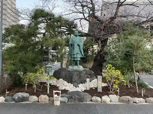 東本願寺の像