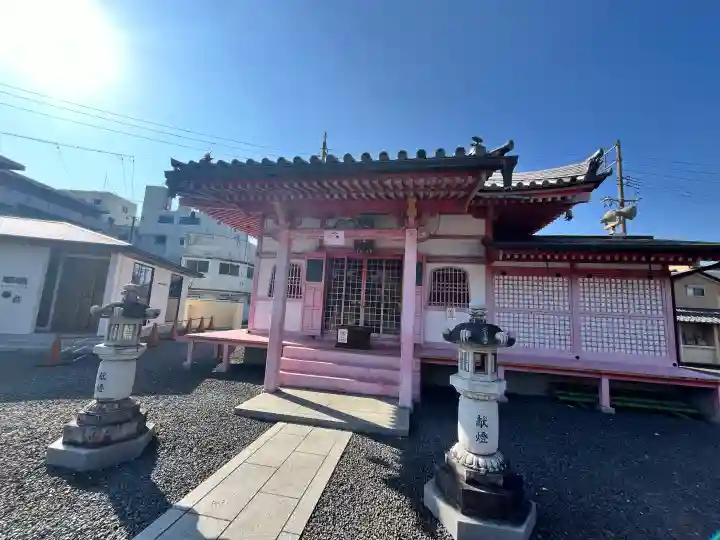 津観音の{uncategorized: "未分類", other: "その他", undefined: "問題あり", building: "その他建物", grave: "お墓", sacred_gate: "鳥居", guardian: "狛犬", statue: "像", buddha: "仏像", history: "歴史", nature: "自然", garden: "庭園", animal: "動物", pagoda: "塔", temizu: "手水舎", mountain_gate: "山門・神門", sanctuary: "本殿・本堂", subordinate: "末社・摂社", art: "芸術", scenery: "景色", jizo: "地蔵", ema: "絵馬", goshuin: "御朱印", omikuji: "おみくじ", items: "授与品その他", amulet: "お守り", goshuincho: "御朱印帳", eats: "食事", festival: "お祭り", votive_dance: "神楽", shichigosan: "七五三参", wedding: "結婚式", experience: "体験その他", initially: "初詣", around: "周辺", anti_infection: "感染症対策"}