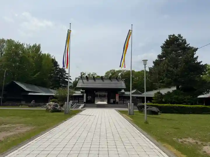 札幌護國神社の{uncategorized: "未分類", other: "その他", undefined: "問題あり", building: "その他建物", grave: "お墓", sacred_gate: "鳥居", guardian: "狛犬", statue: "像", buddha: "仏像", history: "歴史", nature: "自然", garden: "庭園", animal: "動物", pagoda: "塔", temizu: "手水舎", mountain_gate: "山門・神門", sanctuary: "本殿・本堂", subordinate: "末社・摂社", art: "芸術", scenery: "景色", jizo: "地蔵", ema: "絵馬", goshuin: "御朱印", omikuji: "おみくじ", items: "授与品その他", amulet: "お守り", goshuincho: "御朱印帳", eats: "食事", festival: "お祭り", votive_dance: "神楽", shichigosan: "七五三参", wedding: "結婚式", experience: "体験その他", initially: "初詣", around: "周辺", anti_infection: "感染症対策"}