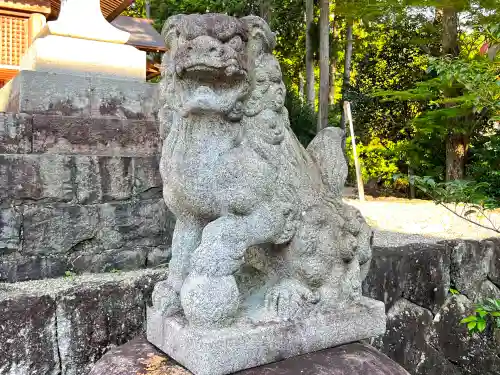 久津八幡宮の狛犬