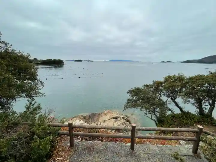賀茂神社の{uncategorized: "未分類", other: "その他", undefined: "問題あり", building: "その他建物", grave: "お墓", sacred_gate: "鳥居", guardian: "狛犬", statue: "像", buddha: "仏像", history: "歴史", nature: "自然", garden: "庭園", animal: "動物", pagoda: "塔", temizu: "手水舎", mountain_gate: "山門・神門", sanctuary: "本殿・本堂", subordinate: "末社・摂社", art: "芸術", scenery: "景色", jizo: "地蔵", ema: "絵馬", goshuin: "御朱印", omikuji: "おみくじ", items: "授与品その他", amulet: "お守り", goshuincho: "御朱印帳", eats: "食事", festival: "お祭り", votive_dance: "神楽", shichigosan: "七五三参", wedding: "結婚式", experience: "体験その他", initially: "初詣", around: "周辺", anti_infection: "感染症対策"}