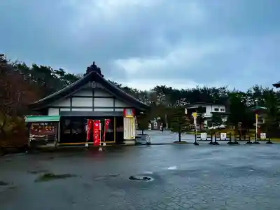 高山稲荷神社の{uncategorized: "未分類", other: "その他", undefined: "問題あり", building: "その他建物", grave: "お墓", sacred_gate: "鳥居", guardian: "狛犬", statue: "像", buddha: "仏像", history: "歴史", nature: "自然", garden: "庭園", animal: "動物", pagoda: "塔", temizu: "手水舎", mountain_gate: "山門・神門", sanctuary: "本殿・本堂", subordinate: "末社・摂社", art: "芸術", scenery: "景色", jizo: "地蔵", ema: "絵馬", goshuin: "御朱印", omikuji: "おみくじ", items: "授与品その他", amulet: "お守り", goshuincho: "御朱印帳", eats: "食事", festival: "お祭り", votive_dance: "神楽", shichigosan: "七五三参", wedding: "結婚式", experience: "体験その他", initially: "初詣", around: "周辺", anti_infection: "感染症対策"}