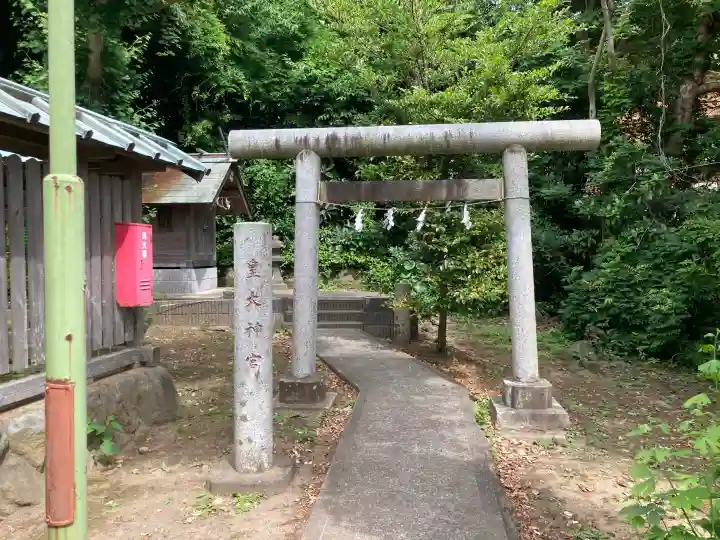 諏訪神社の{uncategorized: "未分類", other: "その他", undefined: "問題あり", building: "その他建物", grave: "お墓", sacred_gate: "鳥居", guardian: "狛犬", statue: "像", buddha: "仏像", history: "歴史", nature: "自然", garden: "庭園", animal: "動物", pagoda: "塔", temizu: "手水舎", mountain_gate: "山門・神門", sanctuary: "本殿・本堂", subordinate: "末社・摂社", art: "芸術", scenery: "景色", jizo: "地蔵", ema: "絵馬", goshuin: "御朱印", omikuji: "おみくじ", items: "授与品その他", amulet: "お守り", goshuincho: "御朱印帳", eats: "食事", festival: "お祭り", votive_dance: "神楽", shichigosan: "七五三参", wedding: "結婚式", experience: "体験その他", initially: "初詣", around: "周辺", anti_infection: "感染症対策"}