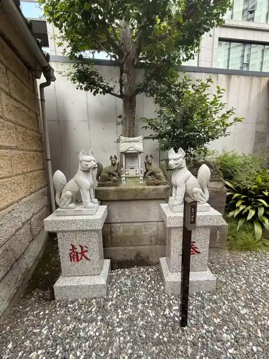 廣尾稲荷神社の{uncategorized: "未分類", other: "その他", undefined: "問題あり", building: "その他建物", grave: "お墓", sacred_gate: "鳥居", guardian: "狛犬", statue: "像", buddha: "仏像", history: "歴史", nature: "自然", garden: "庭園", animal: "動物", pagoda: "塔", temizu: "手水舎", mountain_gate: "山門・神門", sanctuary: "本殿・本堂", subordinate: "末社・摂社", art: "芸術", scenery: "景色", jizo: "地蔵", ema: "絵馬", goshuin: "御朱印", omikuji: "おみくじ", items: "授与品その他", amulet: "お守り", goshuincho: "御朱印帳", eats: "食事", festival: "お祭り", votive_dance: "神楽", shichigosan: "七五三参", wedding: "結婚式", experience: "体験その他", initially: "初詣", around: "周辺", anti_infection: "感染症対策"}