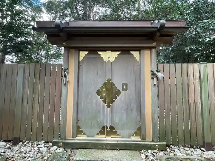 上長屋神社の{uncategorized: "未分類", other: "その他", undefined: "問題あり", building: "その他建物", grave: "お墓", sacred_gate: "鳥居", guardian: "狛犬", statue: "像", buddha: "仏像", history: "歴史", nature: "自然", garden: "庭園", animal: "動物", pagoda: "塔", temizu: "手水舎", mountain_gate: "山門・神門", sanctuary: "本殿・本堂", subordinate: "末社・摂社", art: "芸術", scenery: "景色", jizo: "地蔵", ema: "絵馬", goshuin: "御朱印", omikuji: "おみくじ", items: "授与品その他", amulet: "お守り", goshuincho: "御朱印帳", eats: "食事", festival: "お祭り", votive_dance: "神楽", shichigosan: "七五三参", wedding: "結婚式", experience: "体験その他", initially: "初詣", around: "周辺", anti_infection: "感染症対策"}
