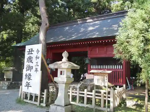 出羽神社(出羽三山神社)～三神合祭殿～の山門・神門