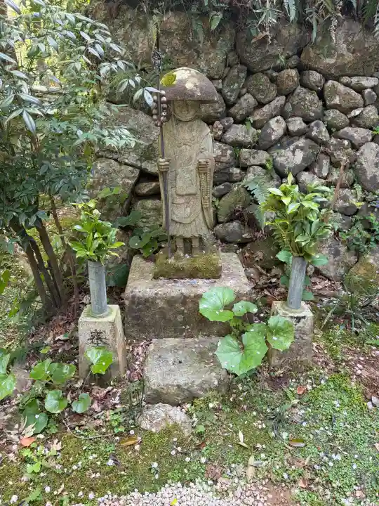 龍潭寺の{uncategorized: "未分類", other: "その他", undefined: "問題あり", building: "その他建物", grave: "お墓", sacred_gate: "鳥居", guardian: "狛犬", statue: "像", buddha: "仏像", history: "歴史", nature: "自然", garden: "庭園", animal: "動物", pagoda: "塔", temizu: "手水舎", mountain_gate: "山門・神門", sanctuary: "本殿・本堂", subordinate: "末社・摂社", art: "芸術", scenery: "景色", jizo: "地蔵", ema: "絵馬", goshuin: "御朱印", omikuji: "おみくじ", items: "授与品その他", amulet: "お守り", goshuincho: "御朱印帳", eats: "食事", festival: "お祭り", votive_dance: "神楽", shichigosan: "七五三参", wedding: "結婚式", experience: "体験その他", initially: "初詣", around: "周辺", anti_infection: "感染症対策"}