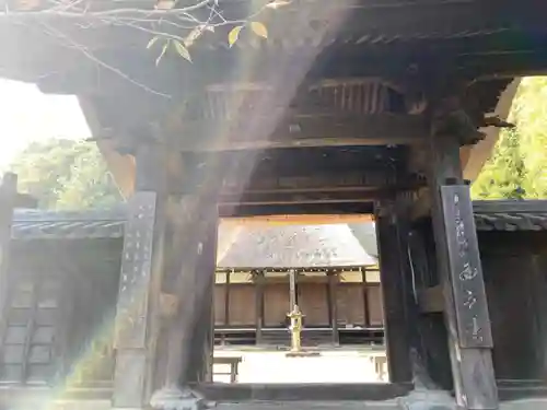 横浜　西方寺の山門