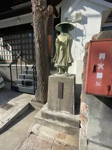 法専寺の像