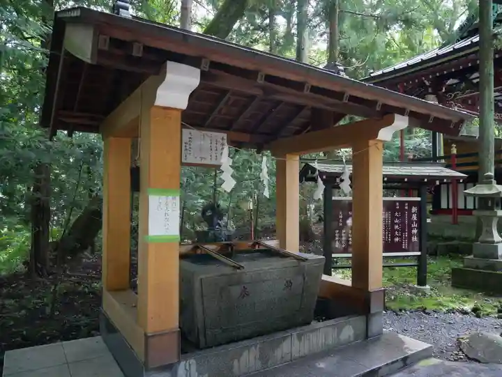 新屋山神社の手水舎