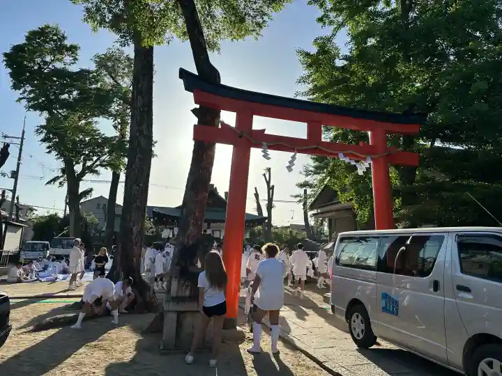 衣手神社の{uncategorized: "未分類", other: "その他", undefined: "問題あり", building: "その他建物", grave: "お墓", sacred_gate: "鳥居", guardian: "狛犬", statue: "像", buddha: "仏像", history: "歴史", nature: "自然", garden: "庭園", animal: "動物", pagoda: "塔", temizu: "手水舎", mountain_gate: "山門・神門", sanctuary: "本殿・本堂", subordinate: "末社・摂社", art: "芸術", scenery: "景色", jizo: "地蔵", ema: "絵馬", goshuin: "御朱印", omikuji: "おみくじ", items: "授与品その他", amulet: "お守り", goshuincho: "御朱印帳", eats: "食事", festival: "お祭り", votive_dance: "神楽", shichigosan: "七五三参", wedding: "結婚式", experience: "体験その他", initially: "初詣", around: "周辺", anti_infection: "感染症対策"}