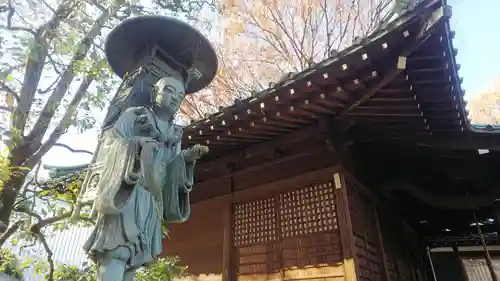 月窓寺の像