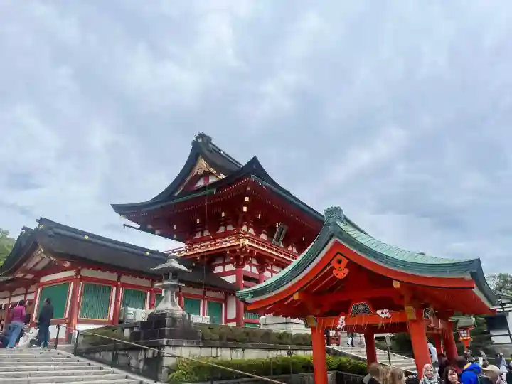 伏見稲荷大社の{uncategorized: "未分類", other: "その他", undefined: "問題あり", building: "その他建物", grave: "お墓", sacred_gate: "鳥居", guardian: "狛犬", statue: "像", buddha: "仏像", history: "歴史", nature: "自然", garden: "庭園", animal: "動物", pagoda: "塔", temizu: "手水舎", mountain_gate: "山門・神門", sanctuary: "本殿・本堂", subordinate: "末社・摂社", art: "芸術", scenery: "景色", jizo: "地蔵", ema: "絵馬", goshuin: "御朱印", omikuji: "おみくじ", items: "授与品その他", amulet: "お守り", goshuincho: "御朱印帳", eats: "食事", festival: "お祭り", votive_dance: "神楽", shichigosan: "七五三参", wedding: "結婚式", experience: "体験その他", initially: "初詣", around: "周辺", anti_infection: "感染症対策"}