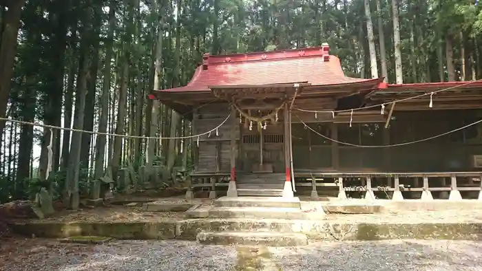 新山神社の本殿