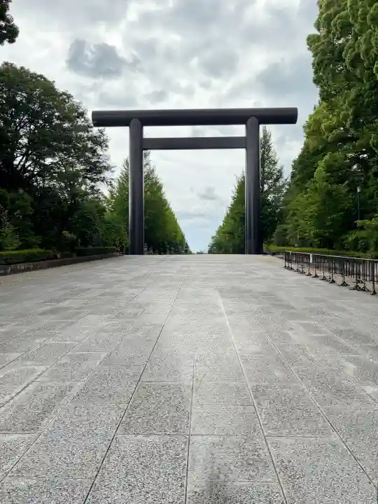 靖國神社の{uncategorized: "未分類", other: "その他", undefined: "問題あり", building: "その他建物", grave: "お墓", sacred_gate: "鳥居", guardian: "狛犬", statue: "像", buddha: "仏像", history: "歴史", nature: "自然", garden: "庭園", animal: "動物", pagoda: "塔", temizu: "手水舎", mountain_gate: "山門・神門", sanctuary: "本殿・本堂", subordinate: "末社・摂社", art: "芸術", scenery: "景色", jizo: "地蔵", ema: "絵馬", goshuin: "御朱印", omikuji: "おみくじ", items: "授与品その他", amulet: "お守り", goshuincho: "御朱印帳", eats: "食事", festival: "お祭り", votive_dance: "神楽", shichigosan: "七五三参", wedding: "結婚式", experience: "体験その他", initially: "初詣", around: "周辺", anti_infection: "感染症対策"}