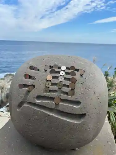 鵜戸神宮の{uncategorized: "未分類", other: "その他", undefined: "問題あり", building: "その他建物", grave: "お墓", sacred_gate: "鳥居", guardian: "狛犬", statue: "像", buddha: "仏像", history: "歴史", nature: "自然", garden: "庭園", animal: "動物", pagoda: "塔", temizu: "手水舎", mountain_gate: "山門・神門", sanctuary: "本殿・本堂", subordinate: "末社・摂社", art: "芸術", scenery: "景色", jizo: "地蔵", ema: "絵馬", goshuin: "御朱印", omikuji: "おみくじ", items: "授与品その他", amulet: "お守り", goshuincho: "御朱印帳", eats: "食事", festival: "お祭り", votive_dance: "神楽", shichigosan: "七五三参", wedding: "結婚式", experience: "体験その他", initially: "初詣", around: "周辺", anti_infection: "感染症対策"}