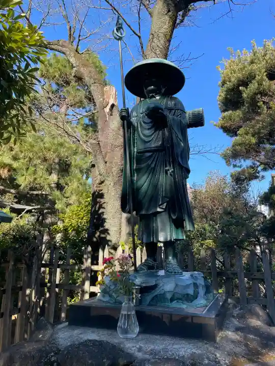 室泉寺の{uncategorized: "未分類", other: "その他", undefined: "問題あり", building: "その他建物", grave: "お墓", sacred_gate: "鳥居", guardian: "狛犬", statue: "像", buddha: "仏像", history: "歴史", nature: "自然", garden: "庭園", animal: "動物", pagoda: "塔", temizu: "手水舎", mountain_gate: "山門・神門", sanctuary: "本殿・本堂", subordinate: "末社・摂社", art: "芸術", scenery: "景色", jizo: "地蔵", ema: "絵馬", goshuin: "御朱印", omikuji: "おみくじ", items: "授与品その他", amulet: "お守り", goshuincho: "御朱印帳", eats: "食事", festival: "お祭り", votive_dance: "神楽", shichigosan: "七五三参", wedding: "結婚式", experience: "体験その他", initially: "初詣", around: "周辺", anti_infection: "感染症対策"}