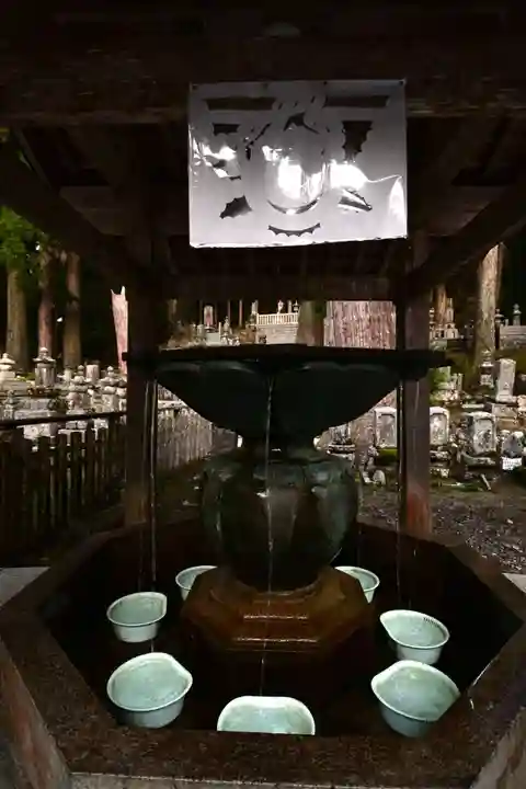 高野山金剛峯寺奥の院(和歌山県)