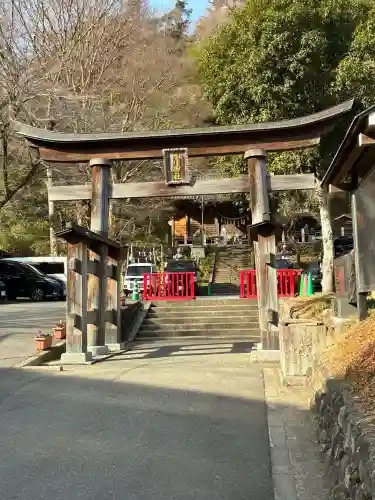 高尾山麓氷川神社の{uncategorized: "未分類", other: "その他", undefined: "問題あり", building: "その他建物", grave: "お墓", sacred_gate: "鳥居", guardian: "狛犬", statue: "像", buddha: "仏像", history: "歴史", nature: "自然", garden: "庭園", animal: "動物", pagoda: "塔", temizu: "手水舎", mountain_gate: "山門・神門", sanctuary: "本殿・本堂", subordinate: "末社・摂社", art: "芸術", scenery: "景色", jizo: "地蔵", ema: "絵馬", goshuin: "御朱印", omikuji: "おみくじ", items: "授与品その他", amulet: "お守り", goshuincho: "御朱印帳", eats: "食事", festival: "お祭り", votive_dance: "神楽", shichigosan: "七五三参", wedding: "結婚式", experience: "体験その他", initially: "初詣", around: "周辺", anti_infection: "感染症対策"}