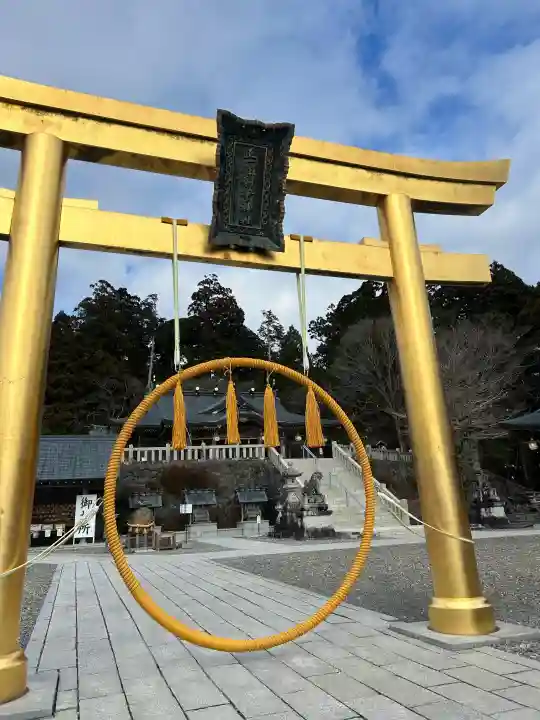 秋葉山本宮 秋葉神社 上社の{uncategorized: "未分類", other: "その他", undefined: "問題あり", building: "その他建物", grave: "お墓", sacred_gate: "鳥居", guardian: "狛犬", statue: "像", buddha: "仏像", history: "歴史", nature: "自然", garden: "庭園", animal: "動物", pagoda: "塔", temizu: "手水舎", mountain_gate: "山門・神門", sanctuary: "本殿・本堂", subordinate: "末社・摂社", art: "芸術", scenery: "景色", jizo: "地蔵", ema: "絵馬", goshuin: "御朱印", omikuji: "おみくじ", items: "授与品その他", amulet: "お守り", goshuincho: "御朱印帳", eats: "食事", festival: "お祭り", votive_dance: "神楽", shichigosan: "七五三参", wedding: "結婚式", experience: "体験その他", initially: "初詣", around: "周辺", anti_infection: "感染症対策"}