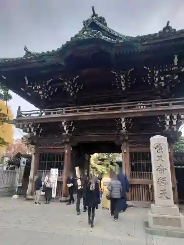 題経寺(柴又帝釈天)の{uncategorized: "未分類", other: "その他", undefined: "問題あり", building: "その他建物", grave: "お墓", sacred_gate: "鳥居", guardian: "狛犬", statue: "像", buddha: "仏像", history: "歴史", nature: "自然", garden: "庭園", animal: "動物", pagoda: "塔", temizu: "手水舎", mountain_gate: "山門・神門", sanctuary: "本殿・本堂", subordinate: "末社・摂社", art: "芸術", scenery: "景色", jizo: "地蔵", ema: "絵馬", goshuin: "御朱印", omikuji: "おみくじ", items: "授与品その他", amulet: "お守り", goshuincho: "御朱印帳", eats: "食事", festival: "お祭り", votive_dance: "神楽", shichigosan: "七五三参", wedding: "結婚式", experience: "体験その他", initially: "初詣", around: "周辺", anti_infection: "感染症対策"}