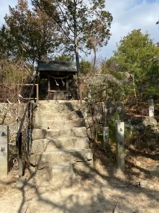 石上布都魂神社の{uncategorized: "未分類", other: "その他", undefined: "問題あり", building: "その他建物", grave: "お墓", sacred_gate: "鳥居", guardian: "狛犬", statue: "像", buddha: "仏像", history: "歴史", nature: "自然", garden: "庭園", animal: "動物", pagoda: "塔", temizu: "手水舎", mountain_gate: "山門・神門", sanctuary: "本殿・本堂", subordinate: "末社・摂社", art: "芸術", scenery: "景色", jizo: "地蔵", ema: "絵馬", goshuin: "御朱印", omikuji: "おみくじ", items: "授与品その他", amulet: "お守り", goshuincho: "御朱印帳", eats: "食事", festival: "お祭り", votive_dance: "神楽", shichigosan: "七五三参", wedding: "結婚式", experience: "体験その他", initially: "初詣", around: "周辺", anti_infection: "感染症対策"}