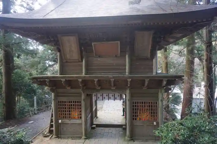 鷲子山上神社の山門・神門