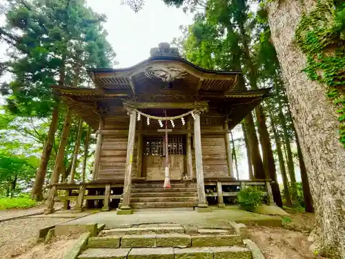 津島本宮社の{uncategorized: "未分類", other: "その他", undefined: "問題あり", building: "その他建物", grave: "お墓", sacred_gate: "鳥居", guardian: "狛犬", statue: "像", buddha: "仏像", history: "歴史", nature: "自然", garden: "庭園", animal: "動物", pagoda: "塔", temizu: "手水舎", mountain_gate: "山門・神門", sanctuary: "本殿・本堂", subordinate: "末社・摂社", art: "芸術", scenery: "景色", jizo: "地蔵", ema: "絵馬", goshuin: "御朱印", omikuji: "おみくじ", items: "授与品その他", amulet: "お守り", goshuincho: "御朱印帳", eats: "食事", festival: "お祭り", votive_dance: "神楽", shichigosan: "七五三参", wedding: "結婚式", experience: "体験その他", initially: "初詣", around: "周辺", anti_infection: "感染症対策"}