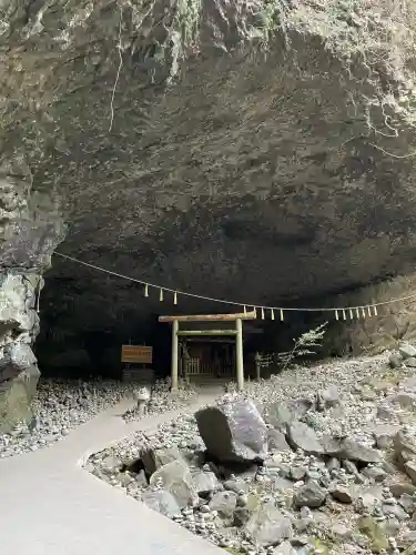 天安河原宮の{uncategorized: "未分類", other: "その他", undefined: "問題あり", building: "その他建物", grave: "お墓", sacred_gate: "鳥居", guardian: "狛犬", statue: "像", buddha: "仏像", history: "歴史", nature: "自然", garden: "庭園", animal: "動物", pagoda: "塔", temizu: "手水舎", mountain_gate: "山門・神門", sanctuary: "本殿・本堂", subordinate: "末社・摂社", art: "芸術", scenery: "景色", jizo: "地蔵", ema: "絵馬", goshuin: "御朱印", omikuji: "おみくじ", items: "授与品その他", amulet: "お守り", goshuincho: "御朱印帳", eats: "食事", festival: "お祭り", votive_dance: "神楽", shichigosan: "七五三参", wedding: "結婚式", experience: "体験その他", initially: "初詣", around: "周辺", anti_infection: "感染症対策"}