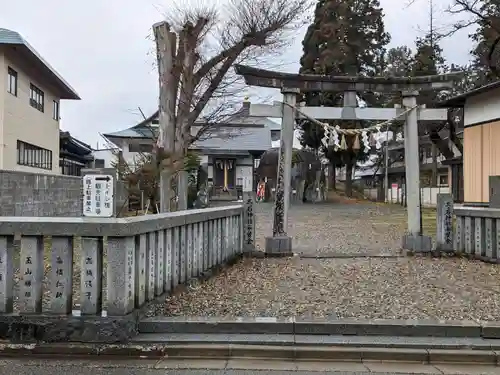 三ツ石神社(岩手県)