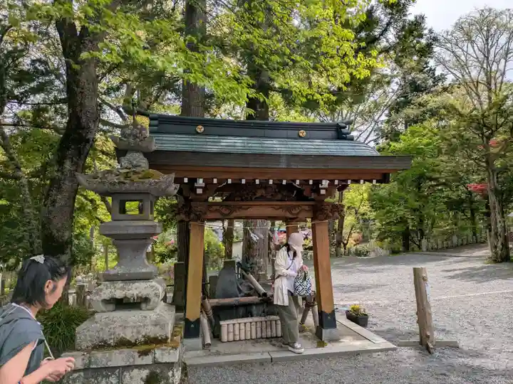 山中諏訪神社(山梨県)