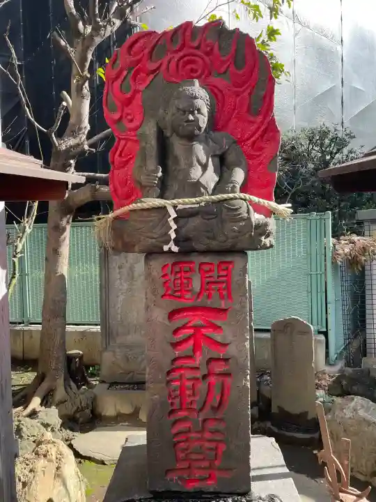 三峯神社の{uncategorized: "未分類", other: "その他", undefined: "問題あり", building: "その他建物", grave: "お墓", sacred_gate: "鳥居", guardian: "狛犬", statue: "像", buddha: "仏像", history: "歴史", nature: "自然", garden: "庭園", animal: "動物", pagoda: "塔", temizu: "手水舎", mountain_gate: "山門・神門", sanctuary: "本殿・本堂", subordinate: "末社・摂社", art: "芸術", scenery: "景色", jizo: "地蔵", ema: "絵馬", goshuin: "御朱印", omikuji: "おみくじ", items: "授与品その他", amulet: "お守り", goshuincho: "御朱印帳", eats: "食事", festival: "お祭り", votive_dance: "神楽", shichigosan: "七五三参", wedding: "結婚式", experience: "体験その他", initially: "初詣", around: "周辺", anti_infection: "感染症対策"}
