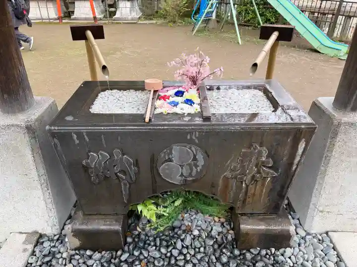 根岸八幡神社の{uncategorized: "未分類", other: "その他", undefined: "問題あり", building: "その他建物", grave: "お墓", sacred_gate: "鳥居", guardian: "狛犬", statue: "像", buddha: "仏像", history: "歴史", nature: "自然", garden: "庭園", animal: "動物", pagoda: "塔", temizu: "手水舎", mountain_gate: "山門・神門", sanctuary: "本殿・本堂", subordinate: "末社・摂社", art: "芸術", scenery: "景色", jizo: "地蔵", ema: "絵馬", goshuin: "御朱印", omikuji: "おみくじ", items: "授与品その他", amulet: "お守り", goshuincho: "御朱印帳", eats: "食事", festival: "お祭り", votive_dance: "神楽", shichigosan: "七五三参", wedding: "結婚式", experience: "体験その他", initially: "初詣", around: "周辺", anti_infection: "感染症対策"}