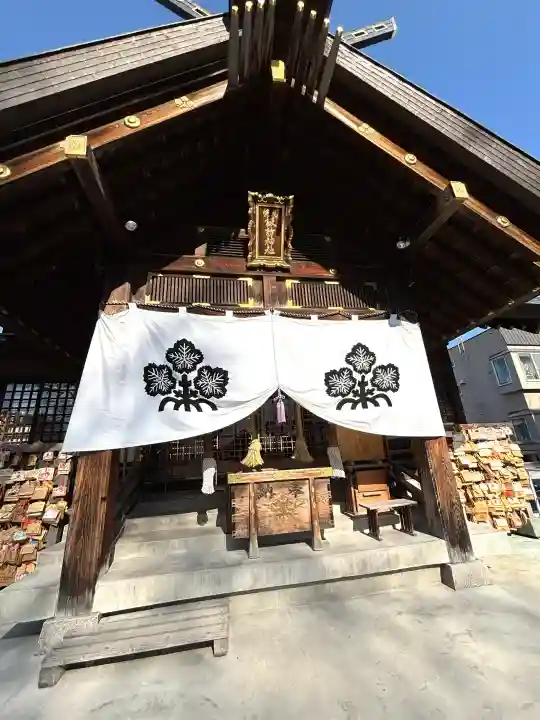 札幌諏訪神社の{uncategorized: "未分類", other: "その他", undefined: "問題あり", building: "その他建物", grave: "お墓", sacred_gate: "鳥居", guardian: "狛犬", statue: "像", buddha: "仏像", history: "歴史", nature: "自然", garden: "庭園", animal: "動物", pagoda: "塔", temizu: "手水舎", mountain_gate: "山門・神門", sanctuary: "本殿・本堂", subordinate: "末社・摂社", art: "芸術", scenery: "景色", jizo: "地蔵", ema: "絵馬", goshuin: "御朱印", omikuji: "おみくじ", items: "授与品その他", amulet: "お守り", goshuincho: "御朱印帳", eats: "食事", festival: "お祭り", votive_dance: "神楽", shichigosan: "七五三参", wedding: "結婚式", experience: "体験その他", initially: "初詣", around: "周辺", anti_infection: "感染症対策"}