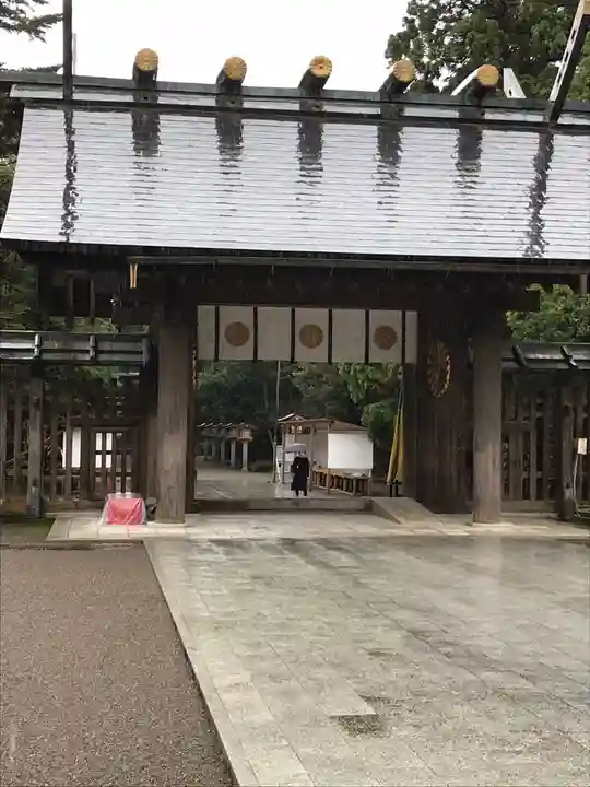 宮崎神宮の山門・神門